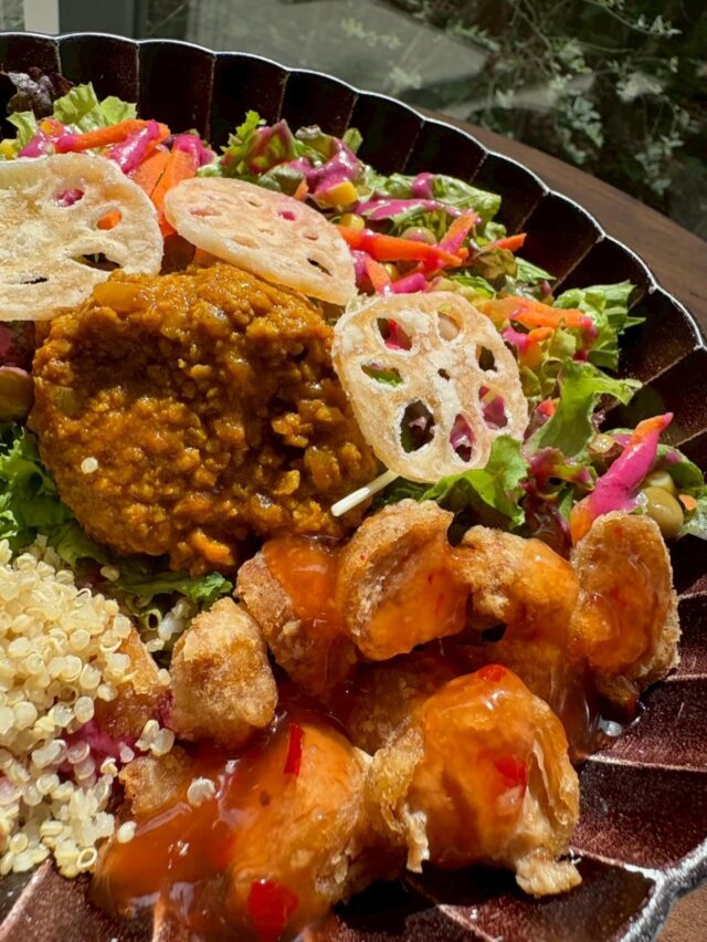 .
季節の変わり目に、
おいしく食べて、心もからだも整えるブッダボウルで、
今週も心地よいスタートを🍃
グルテンフリーヴィーガンのカヌレをはじめ
米粉の焼き菓子もたくさんご用意しております。
ご来店お待ちしております。
-——————————
10:00-16:00 定休日(日)
〒115-8650 東京都北区赤羽台1丁目7-11 HELSPO HUB-3
＊東洋大学赤羽台キャンパス内にありますが一般の方もご利用いただけます
＊お席のご予約は承っておりません
＊店内のお席はご自由にお使いいただけます
-——————————
#fetelemarche #フェットルマルシェ#赤羽ランチ#北区ランチ#赤羽カフェ#北区カフェ#ベジタリアン#プラントベース#ヴィーガン#グルテンフリー#米粉スイーツ #動物性不使用 #卵乳小麦粉不使用