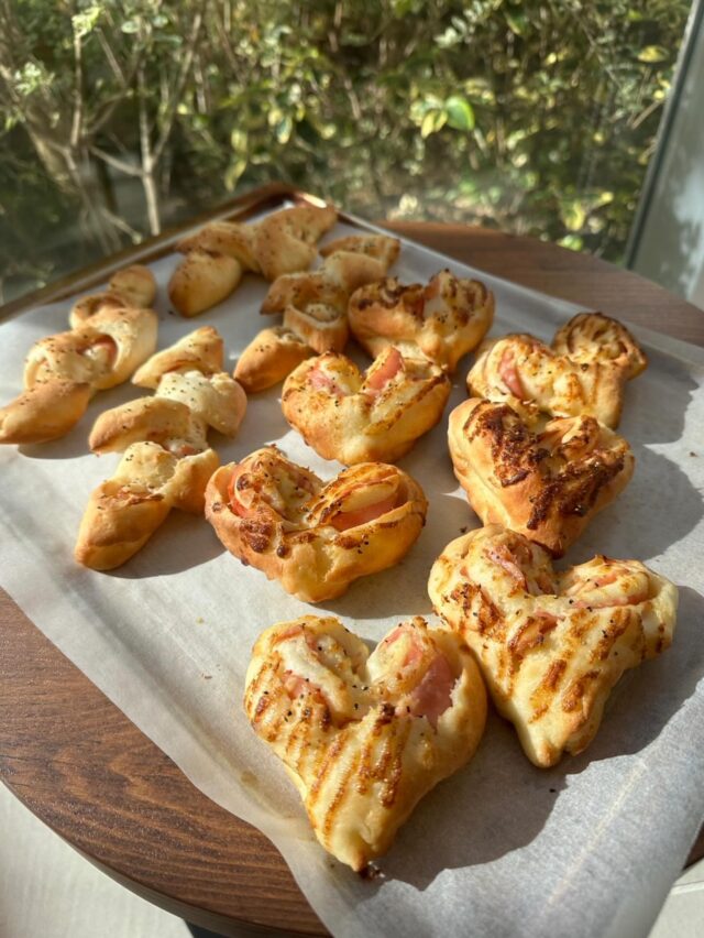 .
Gluten-free
◾️エピ
◾️ハムロール
焼きたてでご用意しています。
どちらも米粉でつくっており、
小麦粉、サイリウム不使用です。
できたての香ばしさ、ぜひどうぞ。
明日もたくさん焼く予定だったので、
お休みになってしまうのがとても残念です。
ご来店を考えてくださっていた方には、
本当に申し訳ありません。
本日16時まで営業しております。ご来店お待ちしております
。
-——————————
10:00-16:00 定休日(日)
〒115-8650 東京都北区赤羽台1丁目7-11 HELSPO HUB-3
＊東洋大学赤羽台キャンパス内にありますが一般の方もご利用いただけます
＊お席のご予約は承っておりません
＊店内のお席はご自由にお使いいただけます
-——————————