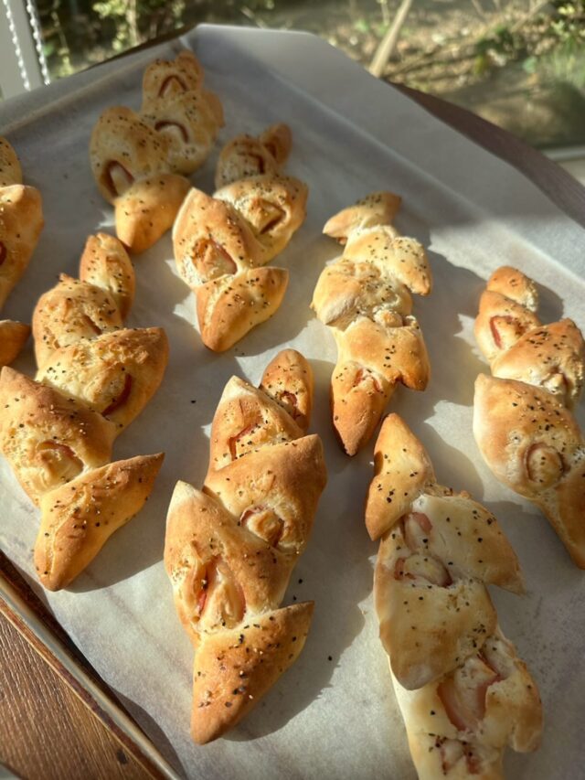 .
焼きたて米粉パンのお知らせです！
🌾グルテンフリーエピ
米粉生地ならではのもっちり感と、香ばしさがベーコンと相性ぴったり。
小麦粉不使用でも満足感しっかりの、食べごたえある一本です。
🌿グルテンフリーヴィーガン
・塩パン
・一斤パンもこの後焼き上がります。
ランチもたくさん仕込んでいます。
10時よりご来店お待ちしております🍂✨
-——————————
10:00-16:00 定休日(日)
〒115-8650 東京都北区赤羽台1丁目7-11 HELSPO HUB-3
＊東洋大学赤羽台キャンパス内にありますが一般の方もご利用いただけます
＊お席のご予約は承っておりません
＊店内のお席はご自由にお使いいただけます
-——————————