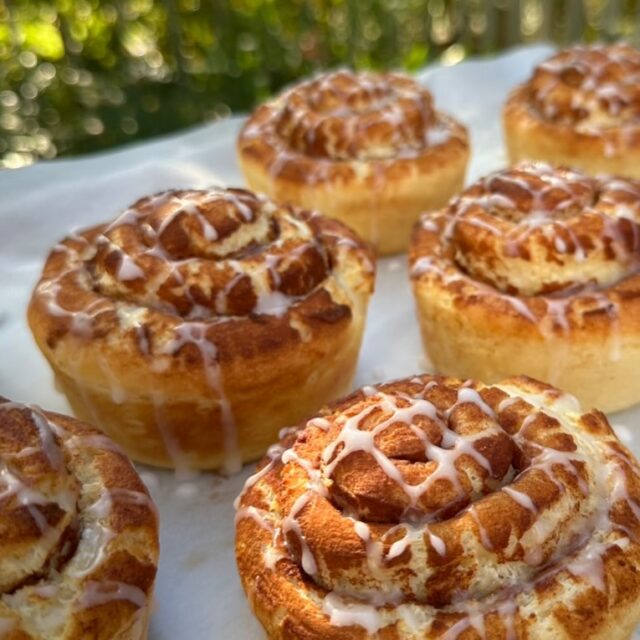 .
グルテンフリーのシナモンロール、できました。
新作の米粉パンです！
シナモンの豊かな香りが、
やさしい甘さの米粉の生地とよく合います。
コーヒーや、ラテともぴったりです。
ぜひお試しください♩
10時よりご来店お待ちしております😊☕️🍂
-——————————
10:00-16:00 定休日(日)
〒115-8650 東京都北区赤羽台1丁目7-11 HELSPO HUB-3
＊東洋大学赤羽台キャンパス内にありますが一般の方もご利用いただけます
＊お席のご予約は承っておりません
＊店内のお席はご自由にお使いいただけます
-——————————