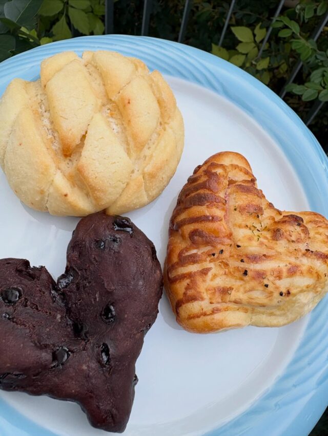 .
年末年始のおやつや軽食に、
米粉パン・米粉スイーツをまとめて選ばれる方が増えてきました。
添加物を使っていないので、
冷凍庫で保管でき、好きなタイミングで楽しめます。
焼きたてを冷凍しているため、
自然解凍後に少し温めていただくと、お店で焼いたようなおいしさに🥖🌿
年末年始のおうち時間のおともにぜひ😊
年内は27日（土）までの営業です。
25日（木）は施設停電日のためお休みとなります。
ご来店お待ちしております！
-——————————
10:00-16:00 定休日(日)
〒115-8650 東京都北区赤羽台1丁目7-11 HELSPO HUB-3
＊東洋大学赤羽台キャンパス内にありますが一般の方もご利用いただけます
＊お席のご予約は承っておりません
＊店内のお席はご自由にお使いいただけます
-——————————